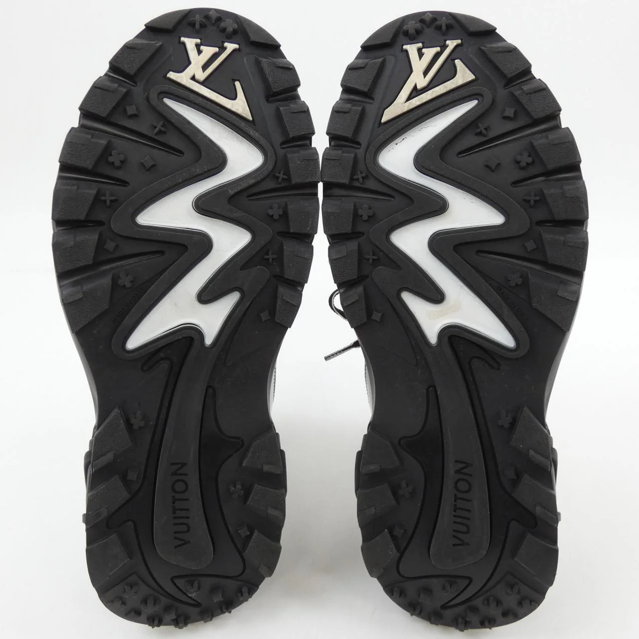 Louis Vuitton Tatic Sneakers - Image 4